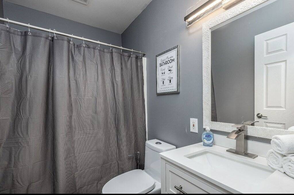 Luxury Chic Villa with Fireplace in Ottawa, LaSalle County