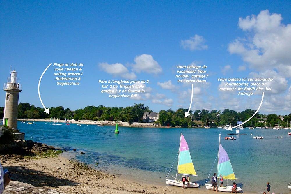 ¡Esta casa de pescadores y jardineros junto al mar ofrece una vista impresionante! in Combrit, Region de Quimper