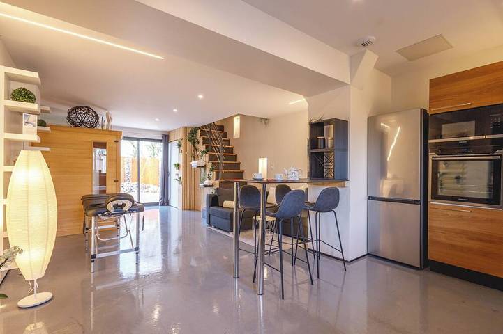 Location de vacances pour 4 personnes, avec jardin ainsi que terrasse et jacuzzi à Châtillon-sur-Chalaronne