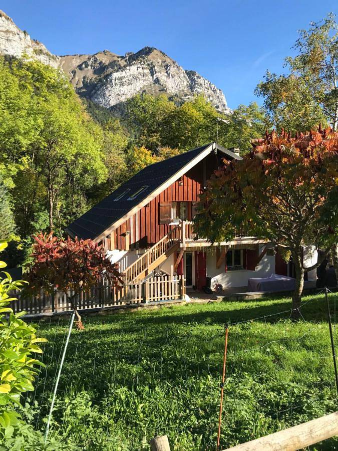Gîte pour 4 personnes, avec vue et jardin à Montmin