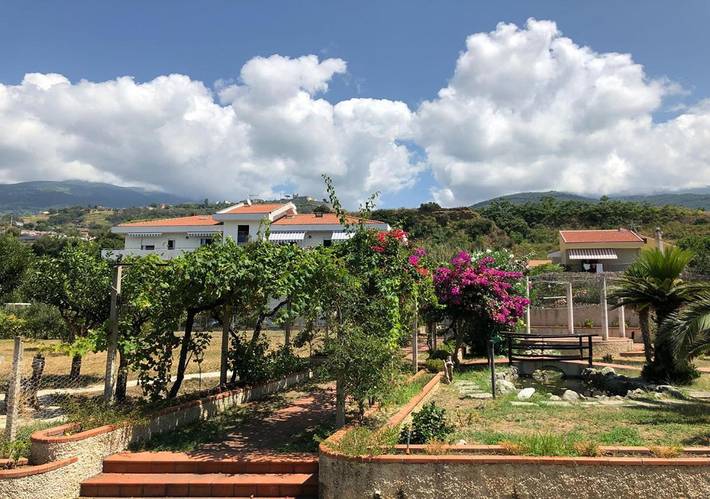 Ferienwohnung für 5 Personen, mit Balkon und Terrasse sowie Garten und Ausblick