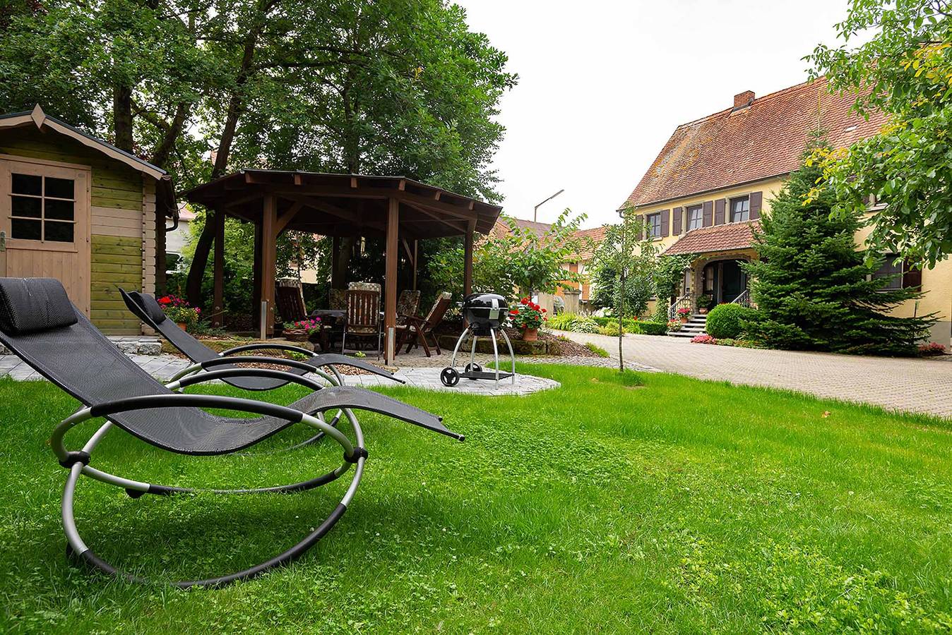 Ganze Wohnung, Ferienwohnung Nesselbachtal - Gemütliche Ferienwohnung mit Garten und Pavillion in Neustadt an der Aisch, Steigerwald