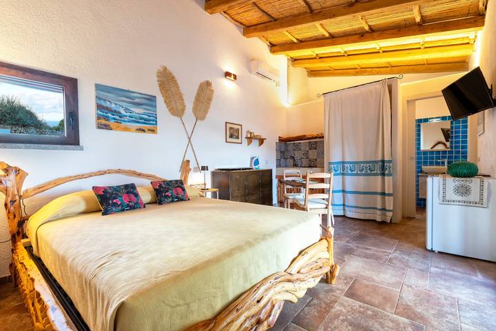 Entire studio, Studio Apartment 'Stazzo Jana' with Sea View, Private Terrace and Air Conditioning in Trinità d'Agultu e Vignola (Borgo), Trinità d'Agultu e Vignola