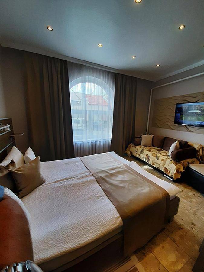 Hotel dla 2 osób, z sauna i basen oraz jacuzzi i ogród w Hajdúszoboszló