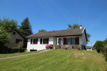 Gîte pour 5 personnes, avec terrasse et jardin à Bujaleuf