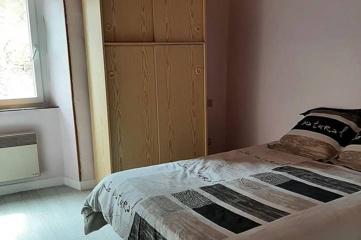 Location de vacances pour 5 personnes, avec terrasse et jardin à Vesseaux - 3