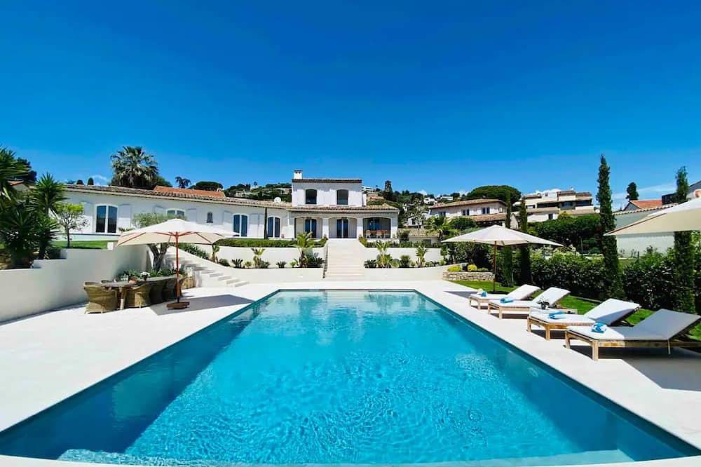 Sea view villa with large pool and garden in Vallauris, Mittelmeerküste (Frankreich)