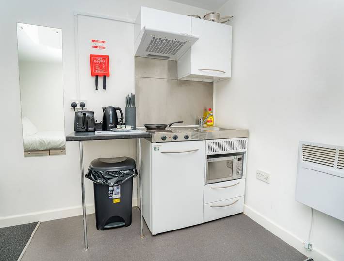 Entire apartment, Bright & Cosy Studio in Central Coventry in Coventry, Birmingham Area