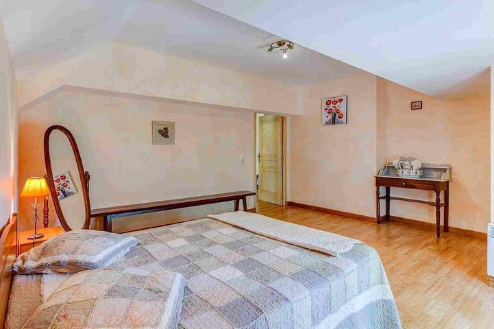Location de vacances pour 8 personnes, avec piscine ainsi que balcon et jardin à Prats-du-Périgord - 4