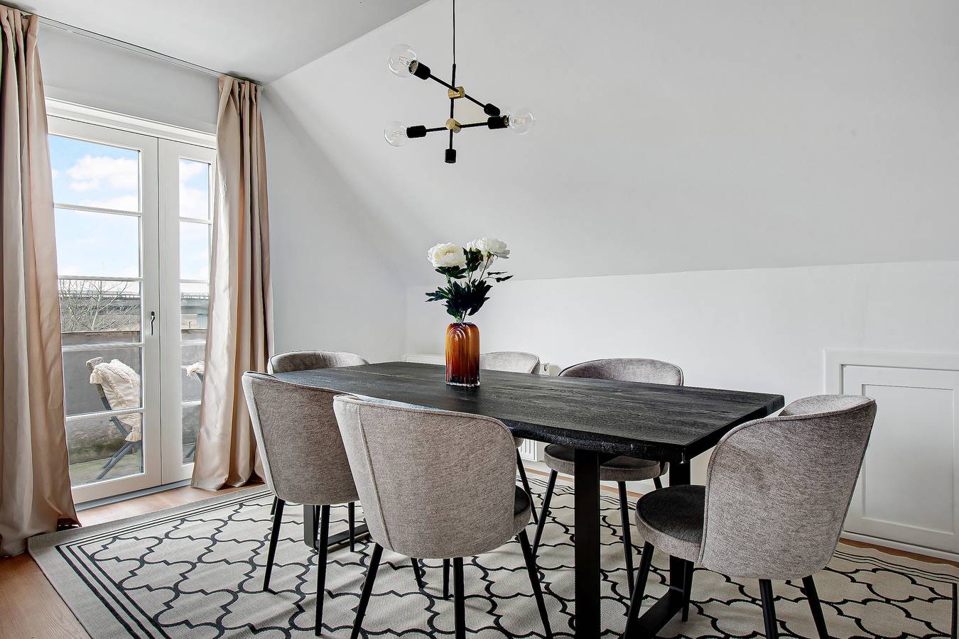 Apartamento entero, Charm 2 - Estupendo apartamento de 2 dormitorios con jardín y balcón compartidos in Amager, Copenhague