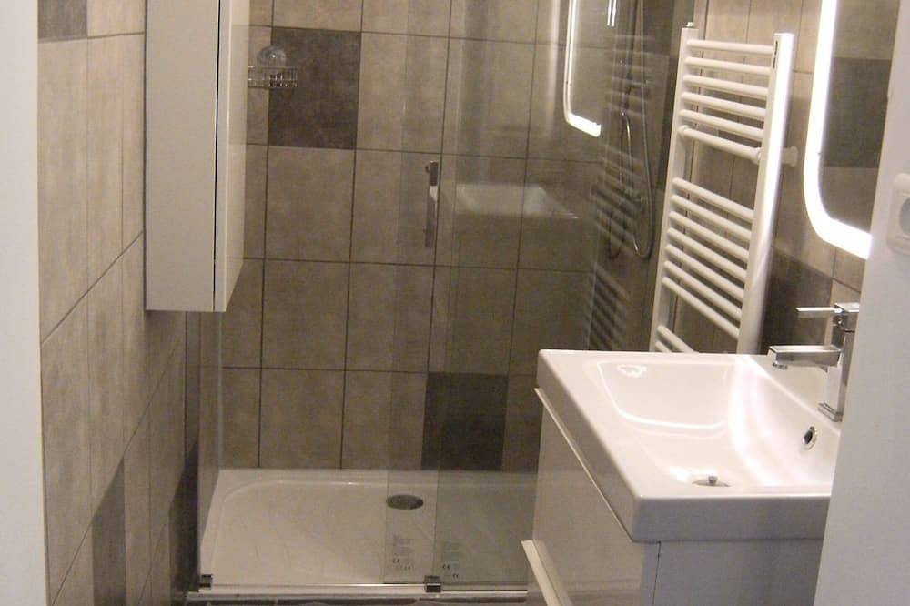 House in a village of the enclave of the popes in Grillon, Enclave de Valreas