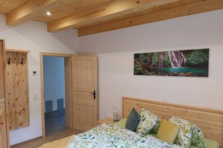 Ganze Wohnung, Ferienhaus komplett neu 14 Automin. vom Weisensee entfernt. Wanderwege vor Ort in Gailtaler Alpen, Stockenboi