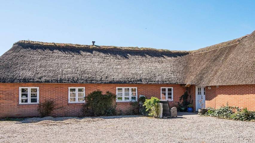 Ferienwohnung für 5 Personen, mit Garten und Terrasse, mit Haustier in Høll