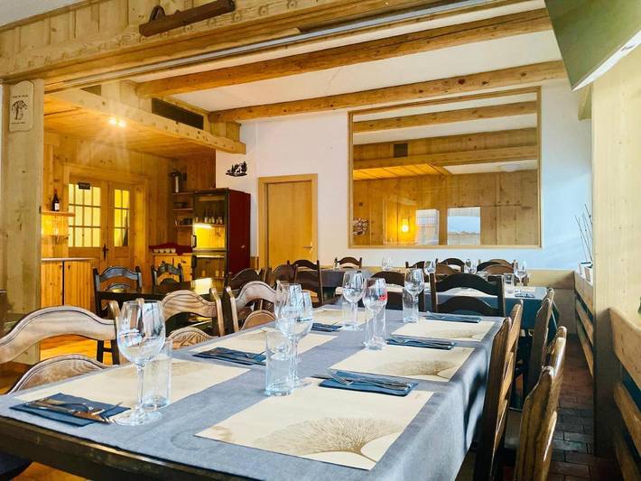 Hôtel pour 2 personnes, avec terrasse ainsi que piscine et vue, animaux acceptés à Bourg-Saint-Pierre - 3