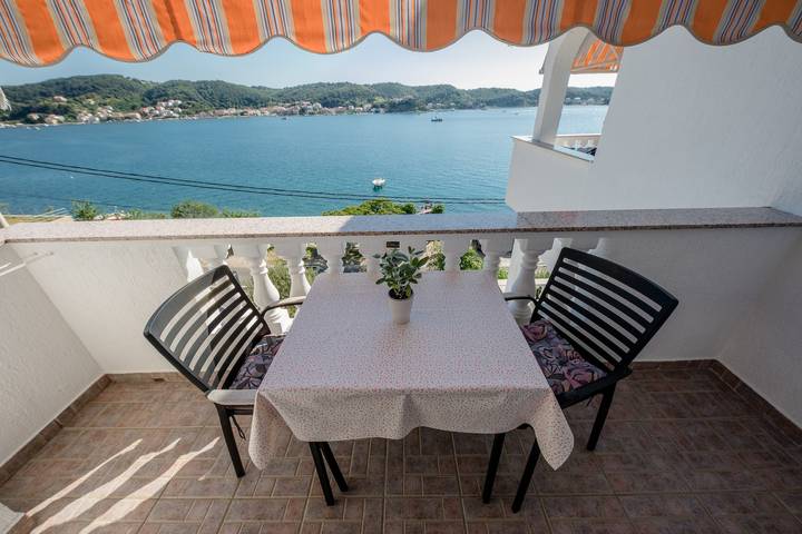 Apartament wakacyjny dla 3 osób, z balkon/ taras, zwierzęta dozwolone w Lopar