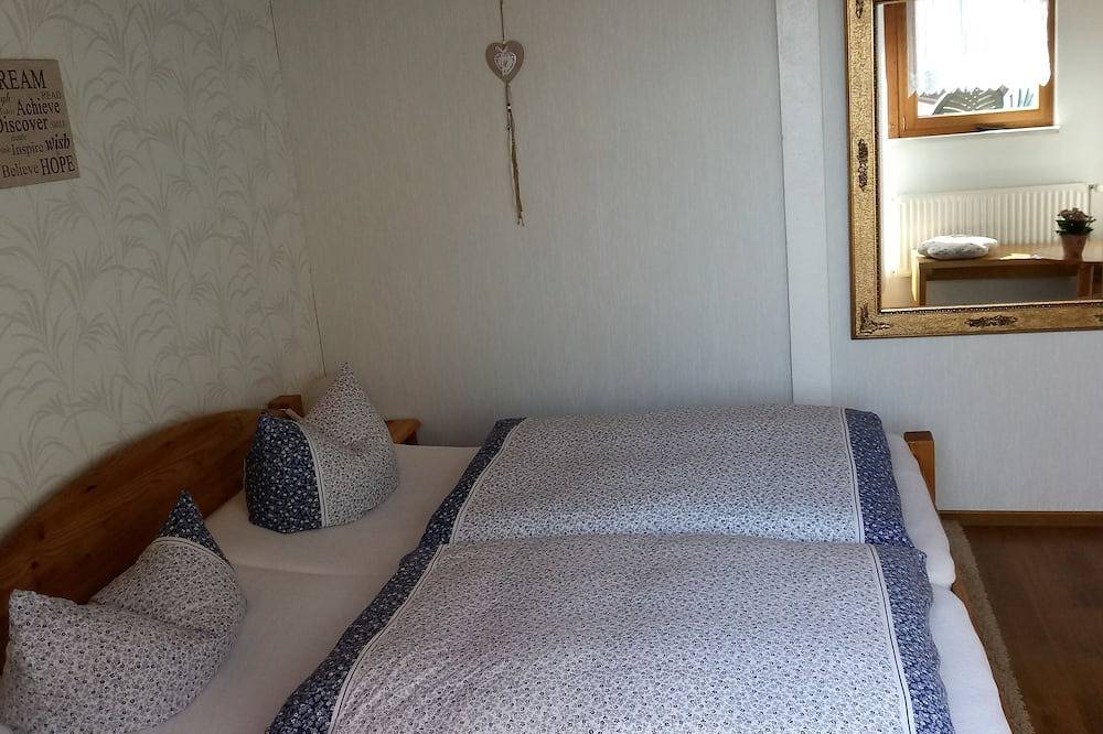 Ganze Wohnung, \"Klein aber fein\" Apartment mit Balkonzimmer - ruhige Lage für 2 - 4 Personen in Schwarzenberg (Erzgebirge), Erzgebirge