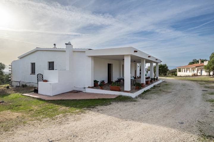 Location de vacances pour 7 personnes, avec Balcon et Jardin dans Dorgali - 2