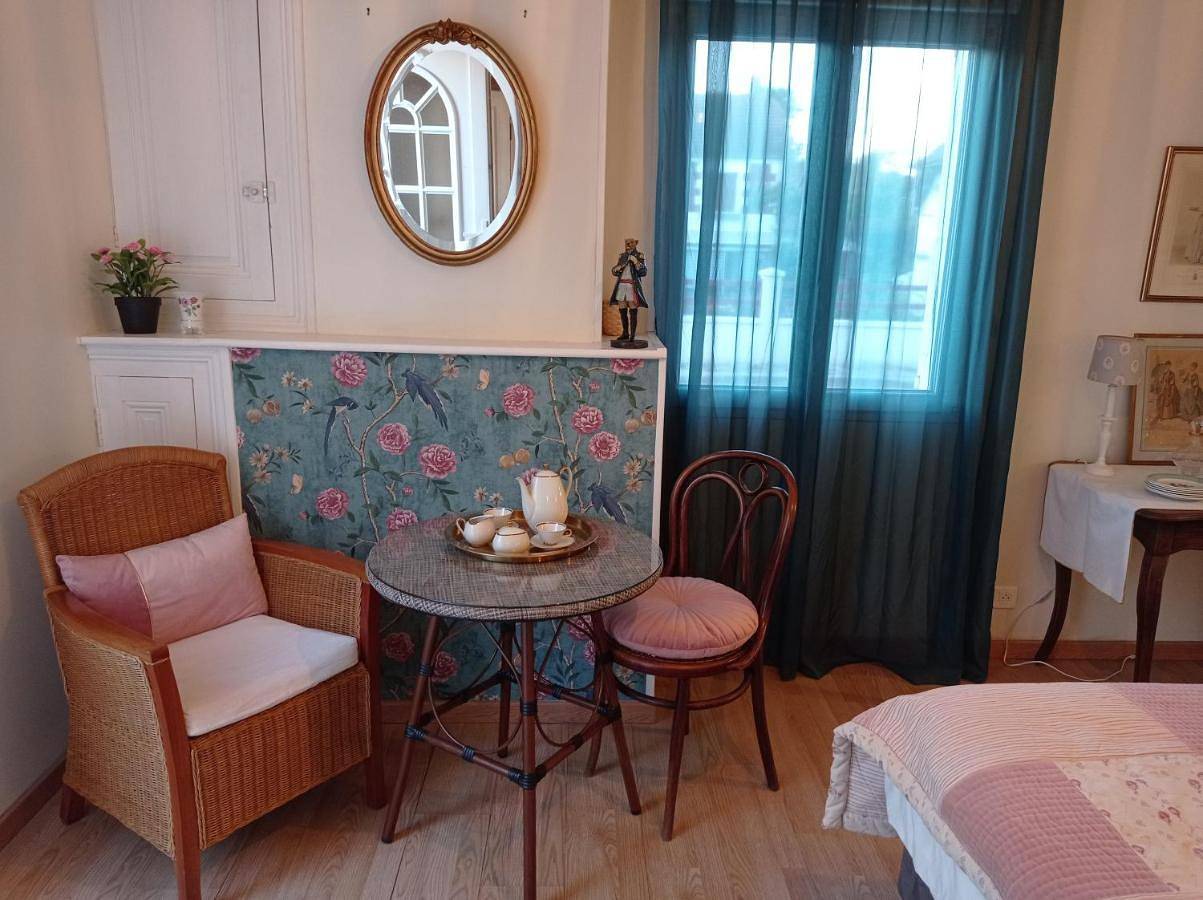 Double Room with Private Bathroom in Saint-Georges-sur-Cher, Région de Blois
