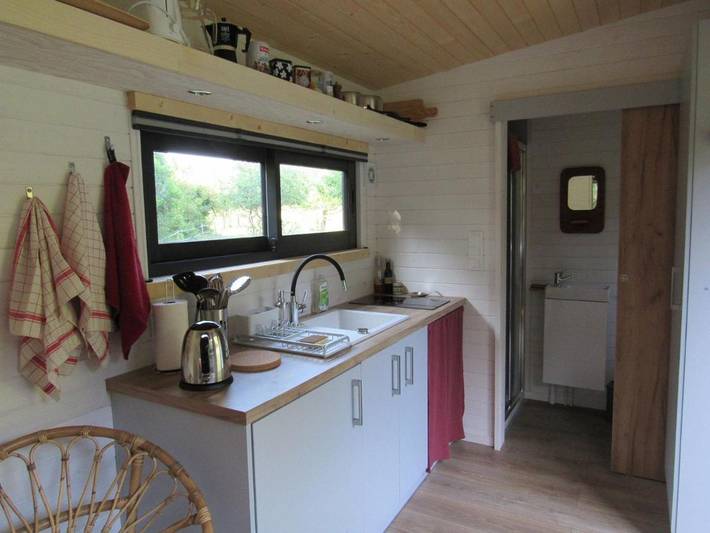 Gîte pour 2 personnes, avec jardin et piscine ainsi que terrasse et vue à Issirac - 2