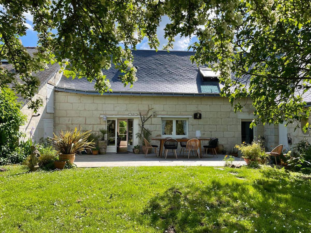 Double Room with Private Bathroom in Villebernier, Vallée de la Loire