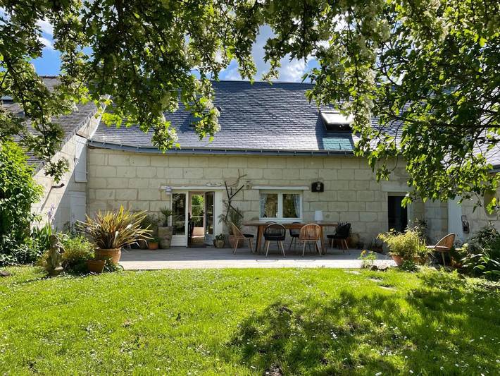 Cottage pour 2 personnes, avec piscine ainsi que vue et jardin à Villebernier