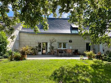 Chambre d’hôte pour 2 personnes, avec jardin ainsi que piscine et vue à Villebernier