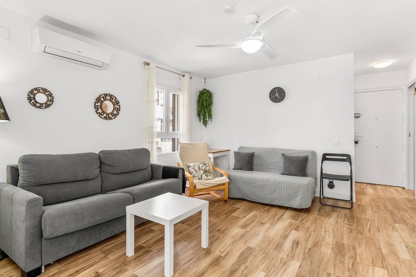 Entire apartment, Apartment 'Fuengirola Beach' with Sea View, Wi-Fi and Air Conditioning in Fuengirola Centre, Fuengirola