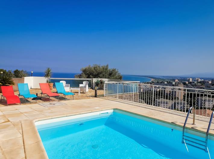 Appartement entier, Appartement Vue Mer à Bastia, terrasse et piscine privée. in Bastia, Cap Corse