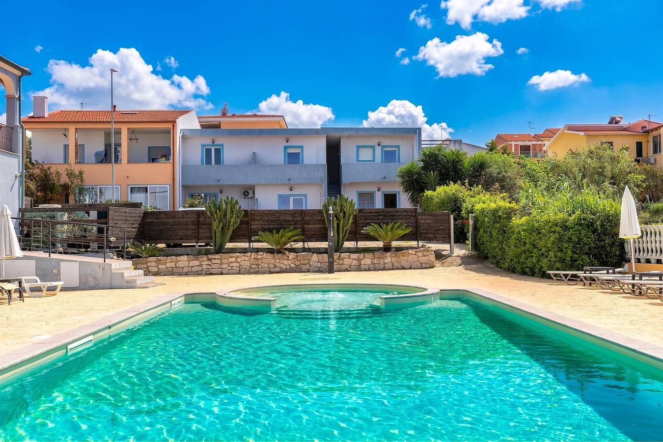 Appartement entier, Appartement 'Con Balcone' avec vue sur la mer, Wi-Fi et climatisation in La Muddizza, Valledoria