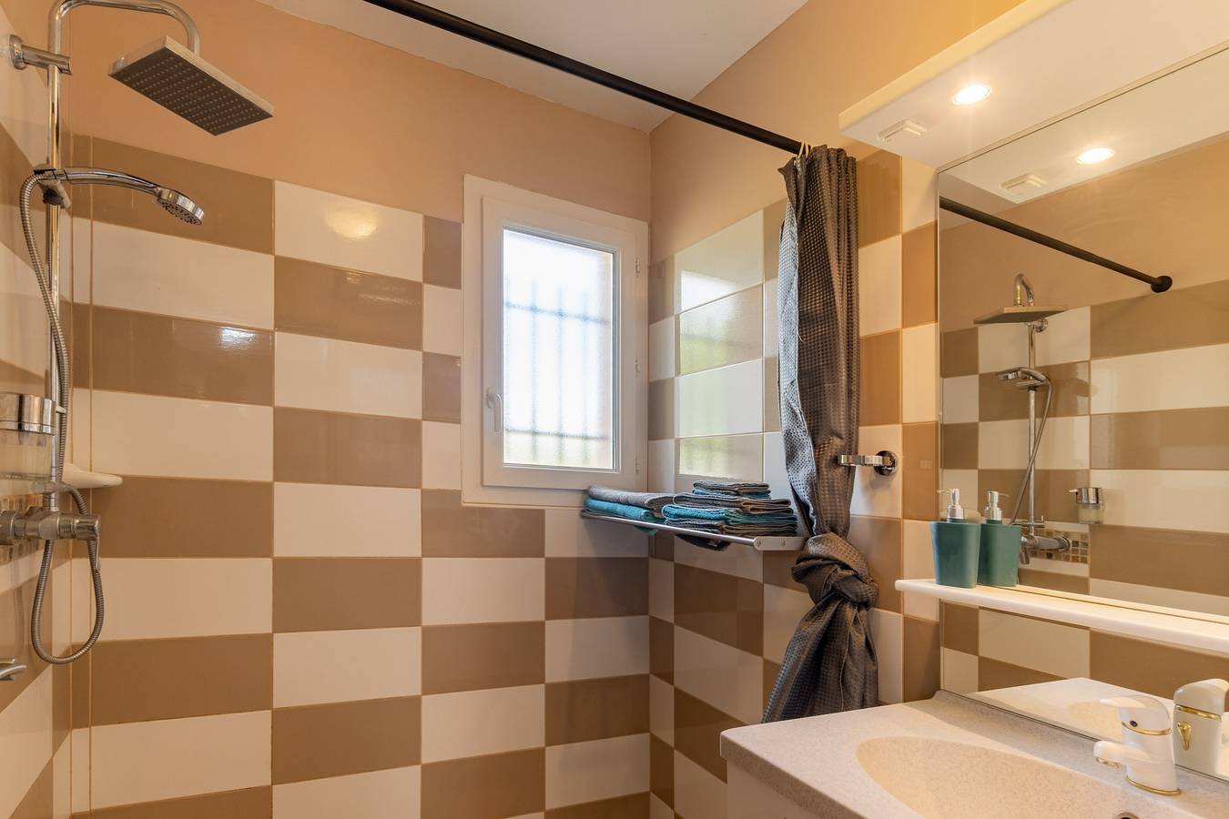 Vakantiehuis 'Mûrier' met uitzicht op de bergen, Wi-Fi en airconditioning, foto 15