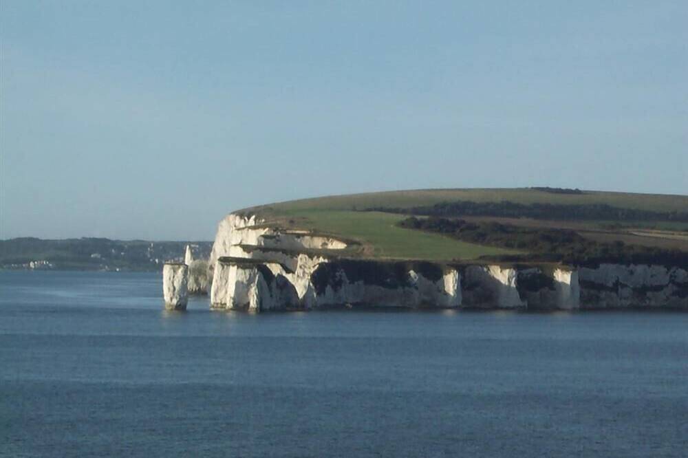 Coombe Orchard, pet friendly, with a garden in Swanage in Swanage, Dorset
