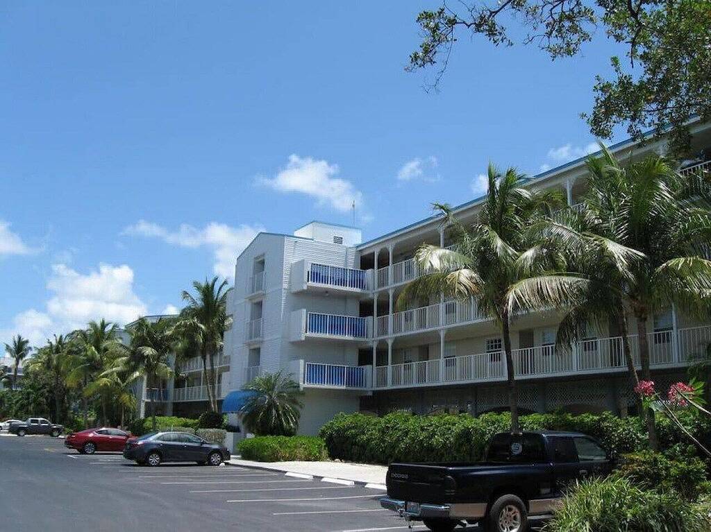 Ganze Wohnung, 3212 Across from Pool * King & Queen/Twin Bunk Bed in Tavernier, Monroe County