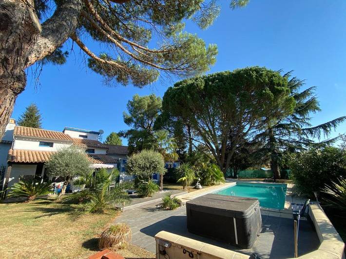 Cottage pour 5 personnes, avec sauna et piscine ainsi que jardin et jacuzzi à Biars-sur-Cère