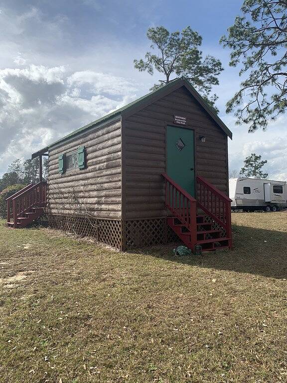 The Tiny Cabin! Lake Seminole! Waterfront! Fishing! Nice dock with lift! in Georgia