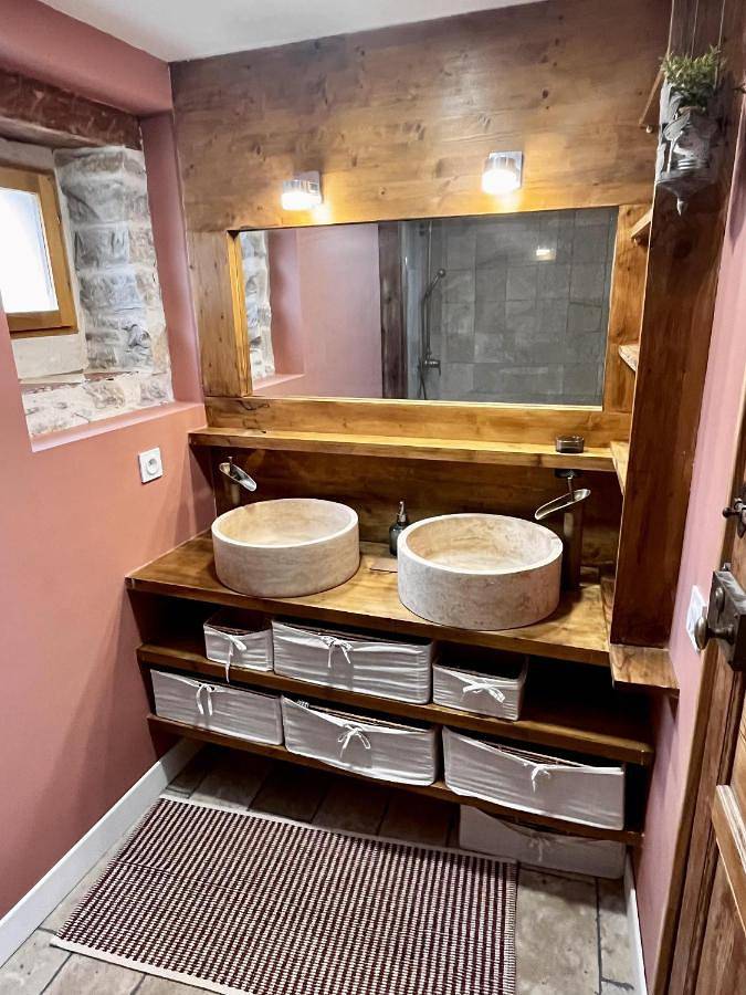 Location de vacances pour 4 personnes, avec piscine ainsi que terrasse et jardin à Saint-Clément - 3