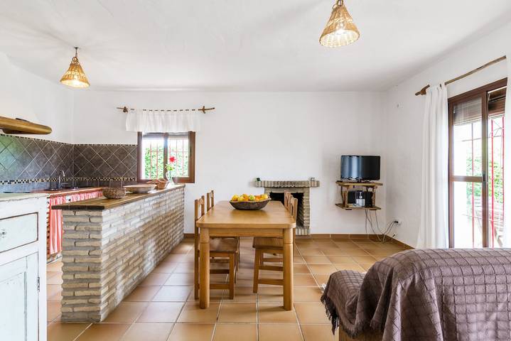 Casa Vacacional 'El Algarrobo' con Piscina Compartida, Terraza Privada y Wi-Fi in Playa El Palmar, Vejer de la Frontera