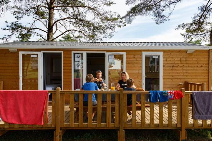 Parc de vacances pour 6 personnes, avec bassin pour enfant ainsi que piscine et terrasse à Bar-sur-Seine - 2