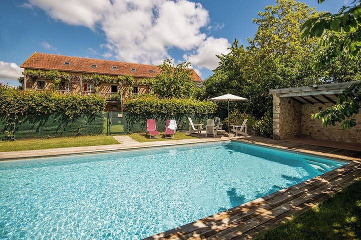 Location de vacances pour 6 personnes, avec Jacuzzi ainsi que Terrasse et Jardin à Bournazel