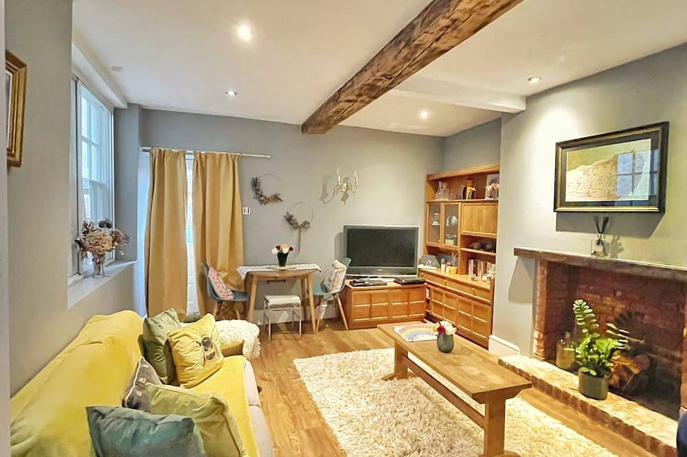 Historic cosy Old Town cottage-parking, garden, 2-min walk to beach in Botany Bay, Kent