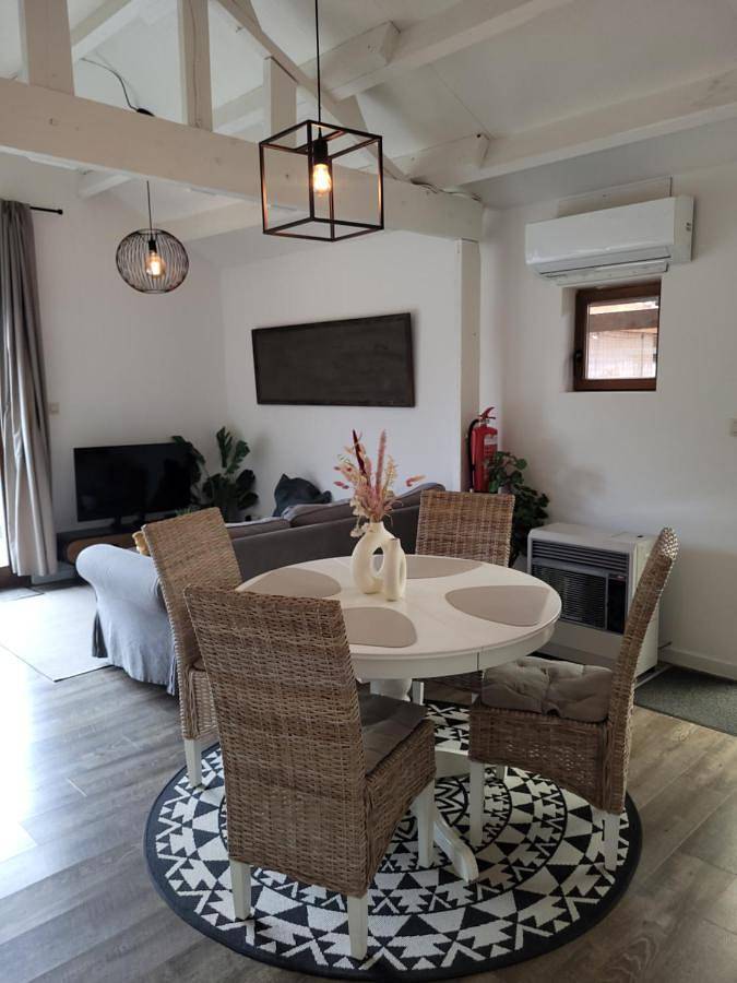 Rustig gelegen chalet Kapeki met tuin aan het water in Geel, Antwerpen und Umgebung