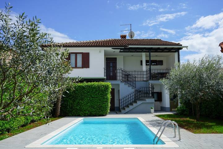 Ferienhaus für 5 Personen, mit Balkon/Terrasse und Garten sowie Pool in Sveti Petar u Šumi