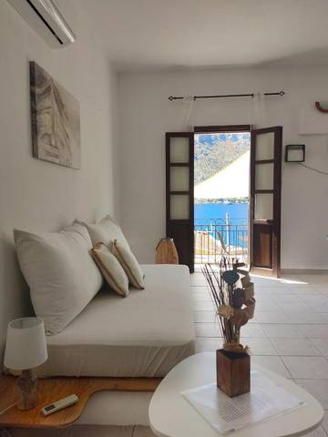 Gîte pour 5 personnes, avec terrasse et vue, animaux acceptés dans Symi