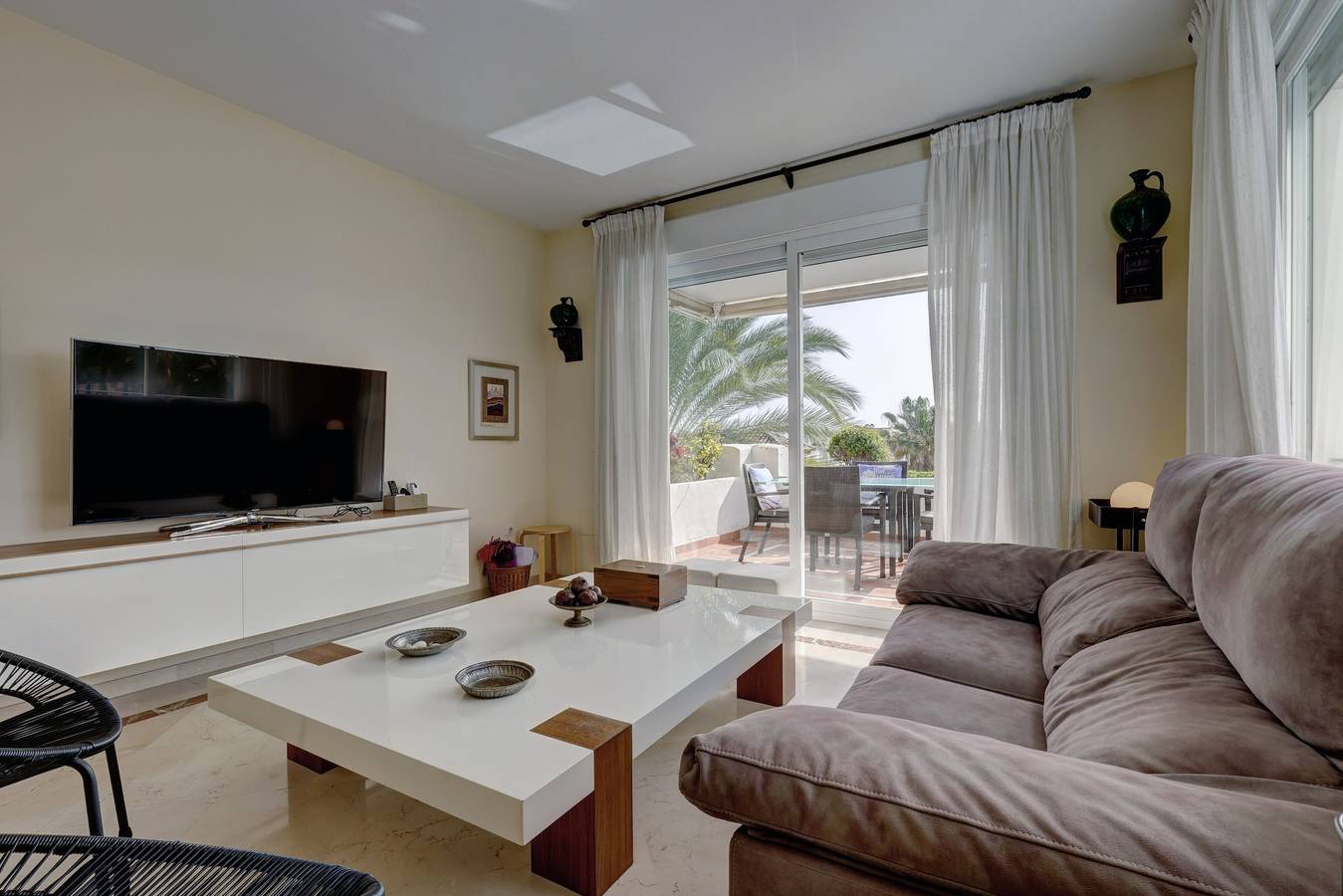 Geheel appartement, Appartement Costalita met zeezicht, terras, gedeeld zwembad & Wi-Fi in Saladillo Benamara, Estepona