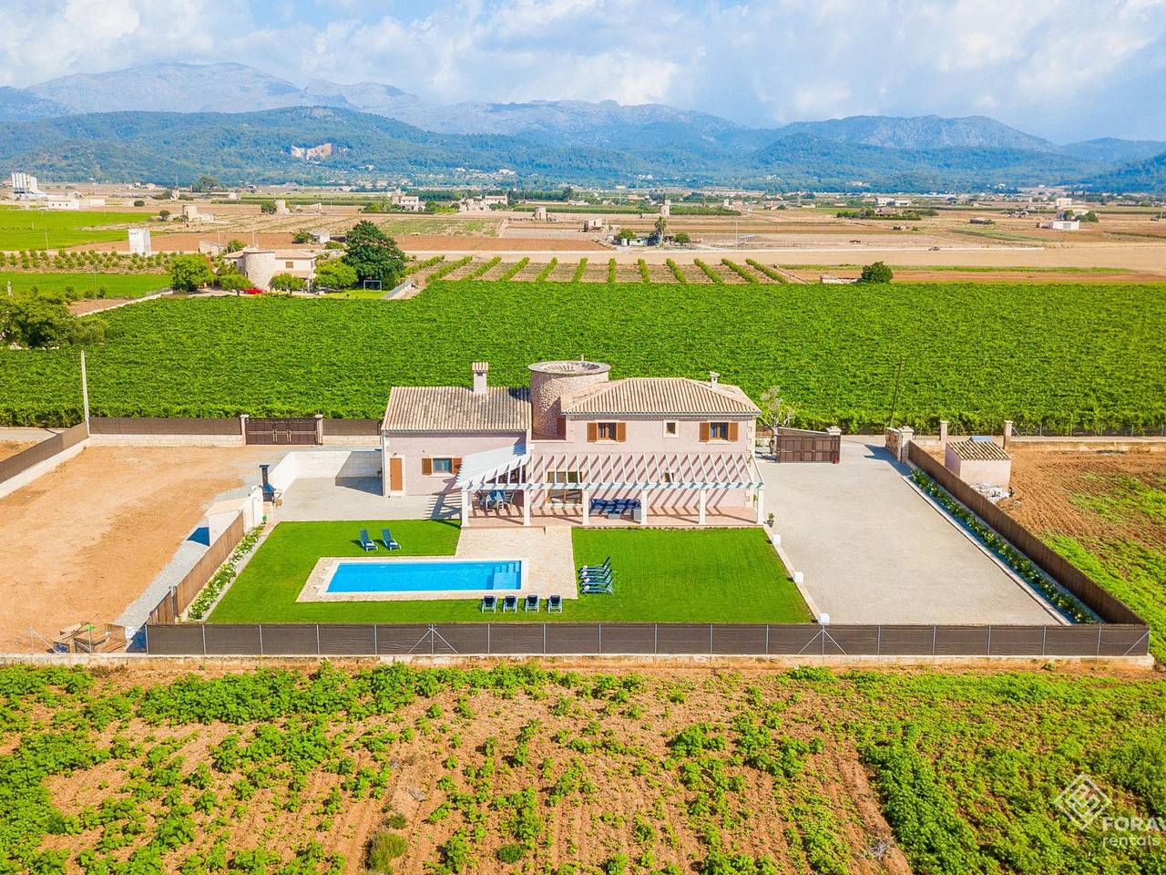 Moli den Sion - Spektakuläre Villa mit Pool und Garten in Sa Pobla in Sa Pobla, Mallorca Norden