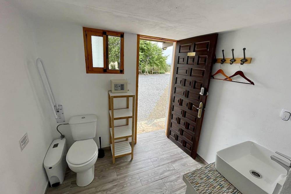 Beautiful Teepee with private facilities in Zújar, Geoparque de Granada