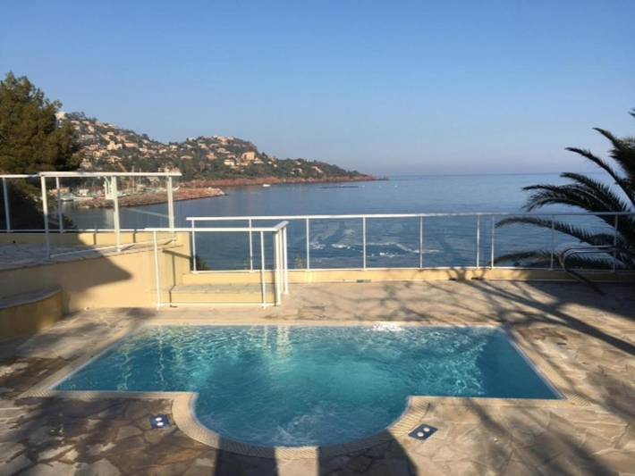 Villa pour 8 personnes, avec piscine ainsi que jardin et vue