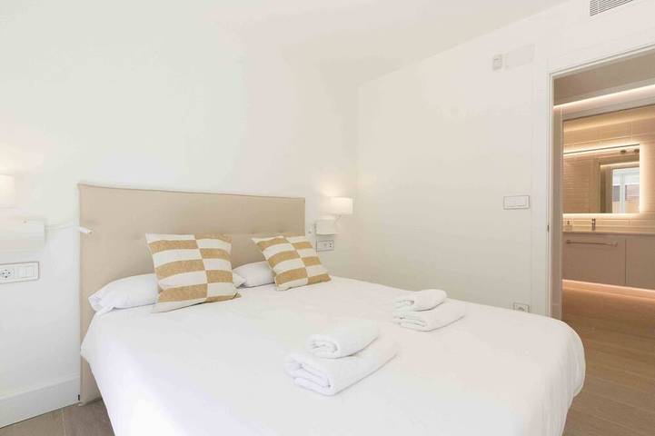 Appartamento intero, Brunet I | The Rentals Collection in Playa de la Concha, San Sebastian