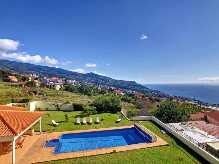Villa para 8 pessoas, com vista para o mar e piscina e ainda jardim em Madeira