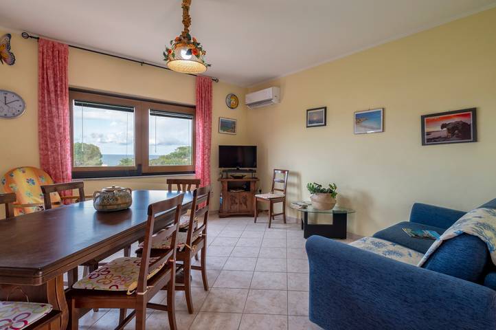 Casa vacanze "Villa Pitti" con vista mare, terrazze e Wi-Fi in Lu Bagnu, Castelsardo