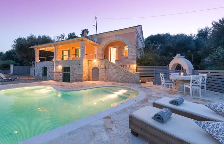 Villa for 4 people, with Terrace and Garden as well as Pool in Agios Stefanos (Corfu)